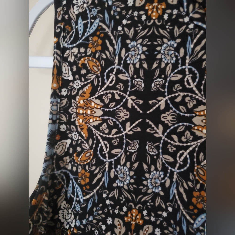Patterned top - Picture 2 of 4
